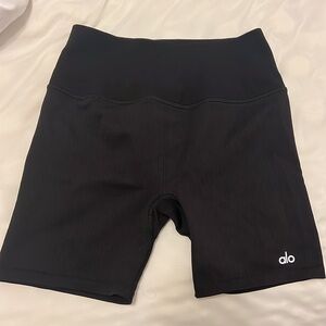ALO YOGA 5” Seamless Ribbed Favorite Short - Black